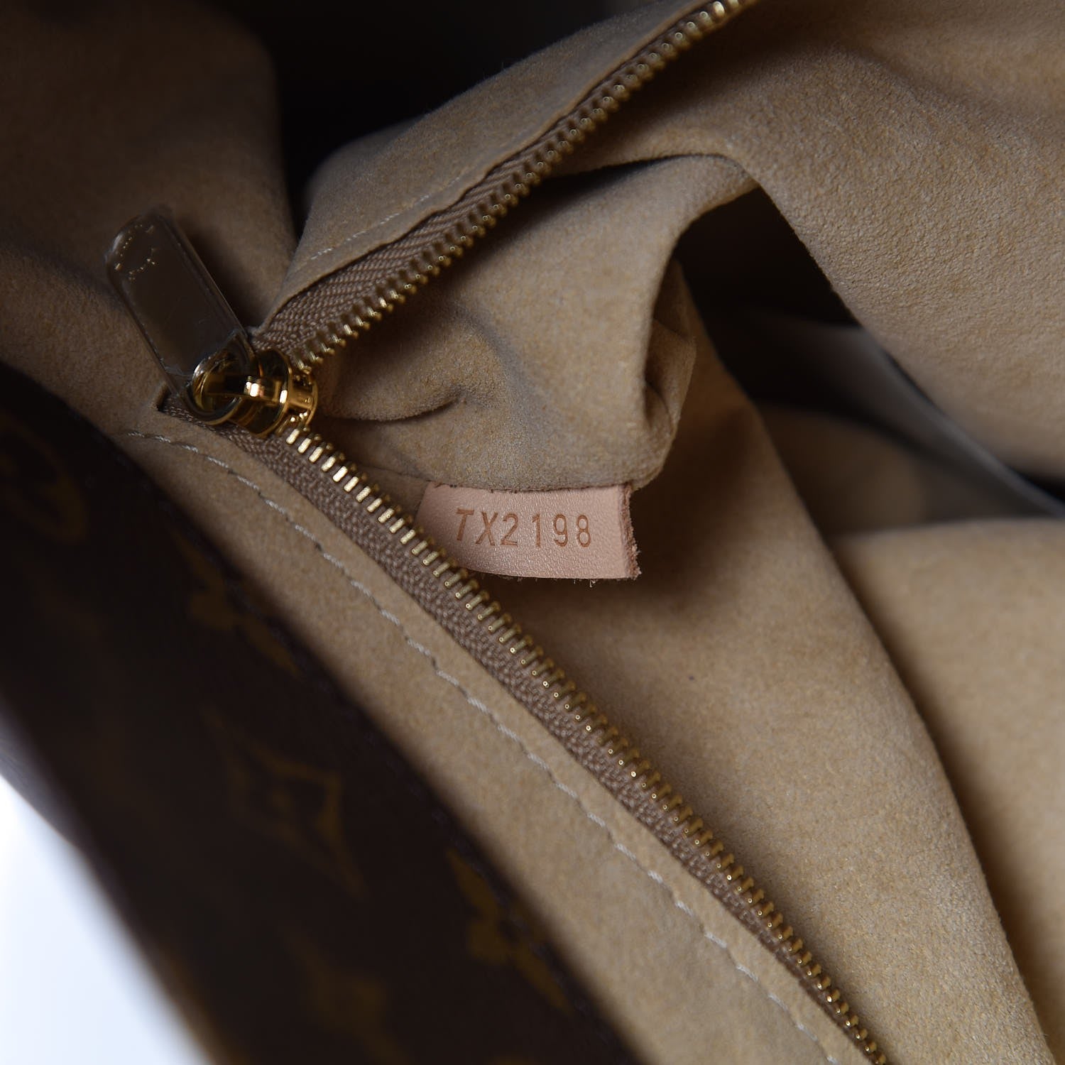 Louis Vuitton Monogram Artsy MM 8 of 8