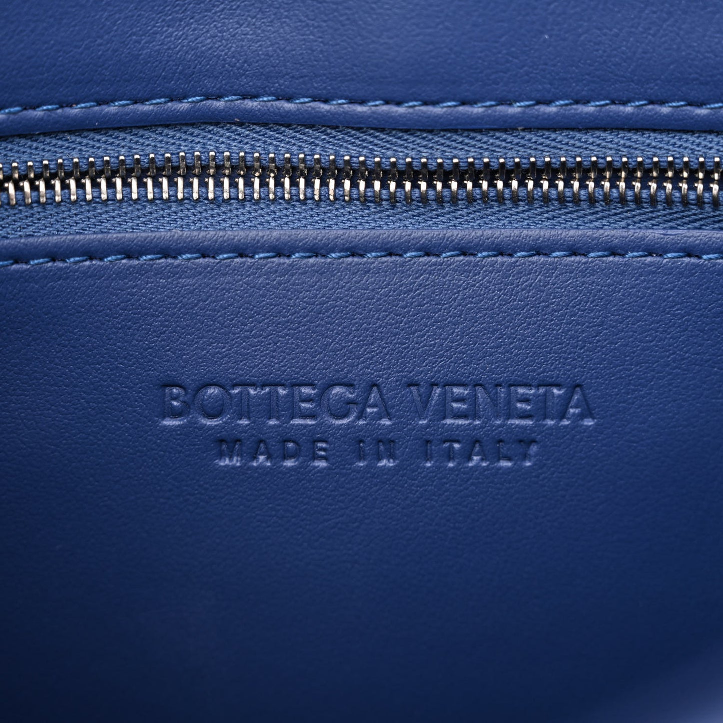 Lambskin Maxi Intrecciato Cassette Crossbody Bag Cruise