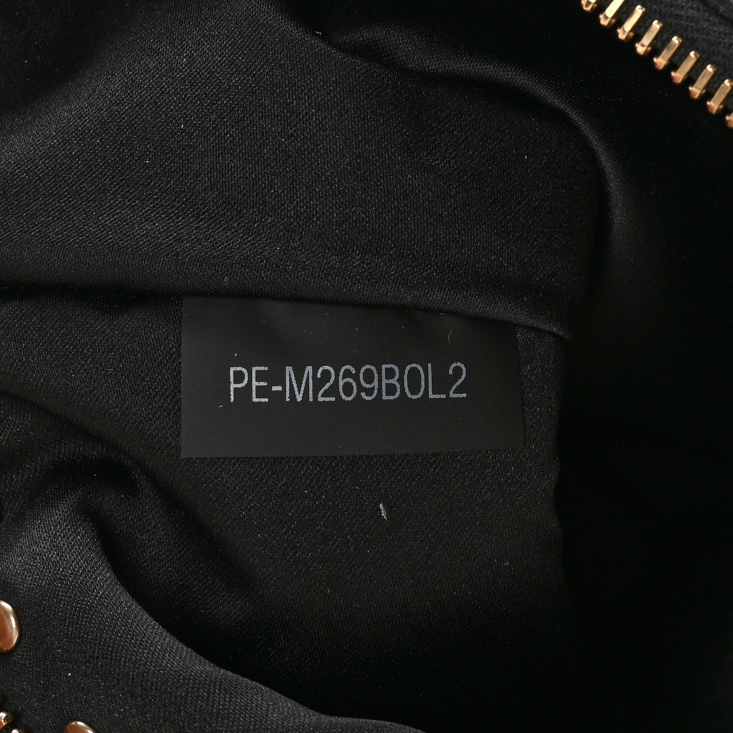 Pebbled Calfskin Large Rockstud Zip Pouch Black