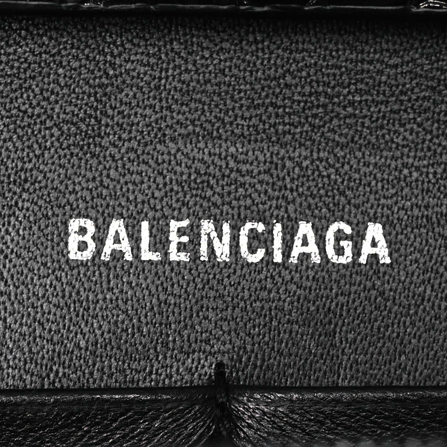 Shiny Calfskin Monochrome Crocodile Embossed Hourglass Chain Bag Black