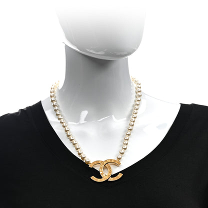 Chanel Pearl CC Paris Button Short Necklace Gold 2 of 5