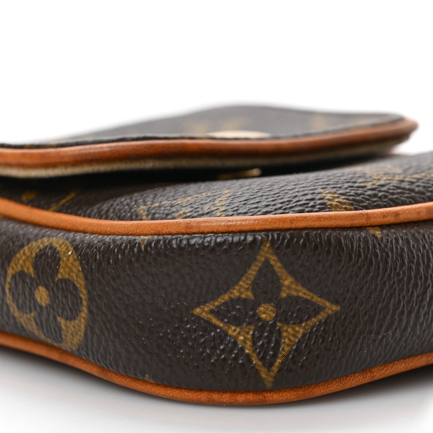 Louis Vuitton Monogram Pochette Cancun 8 of 9