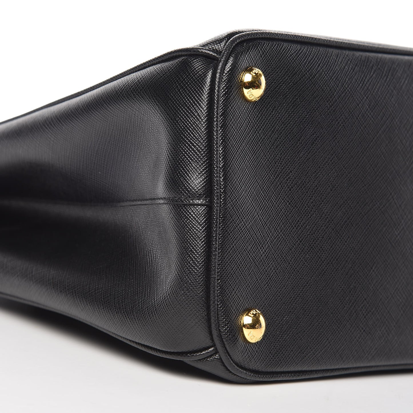 Saffiano Medium Galleria Double Zip Tote Black