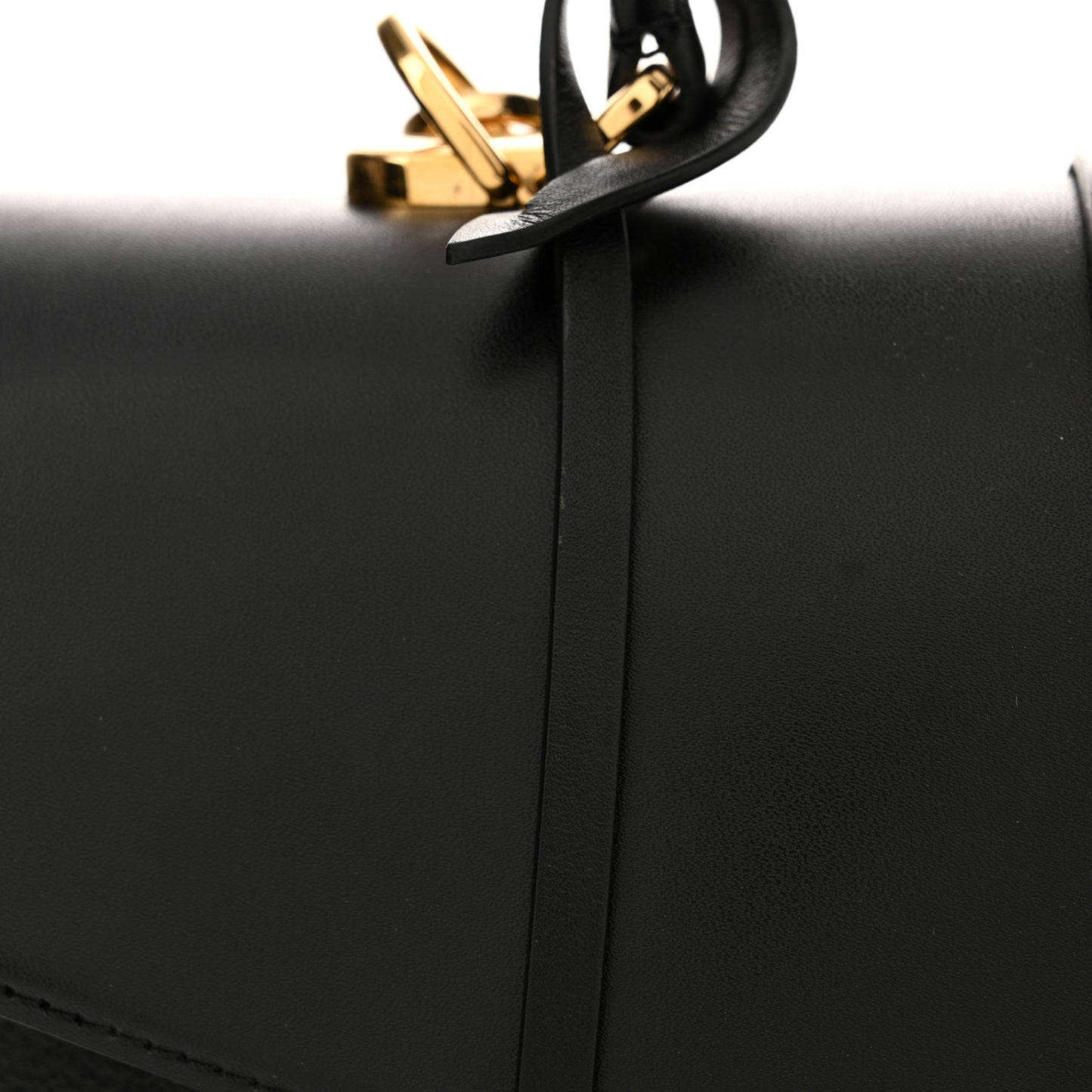 Grained Smooth Calfskin Rose Des Vents MM Black