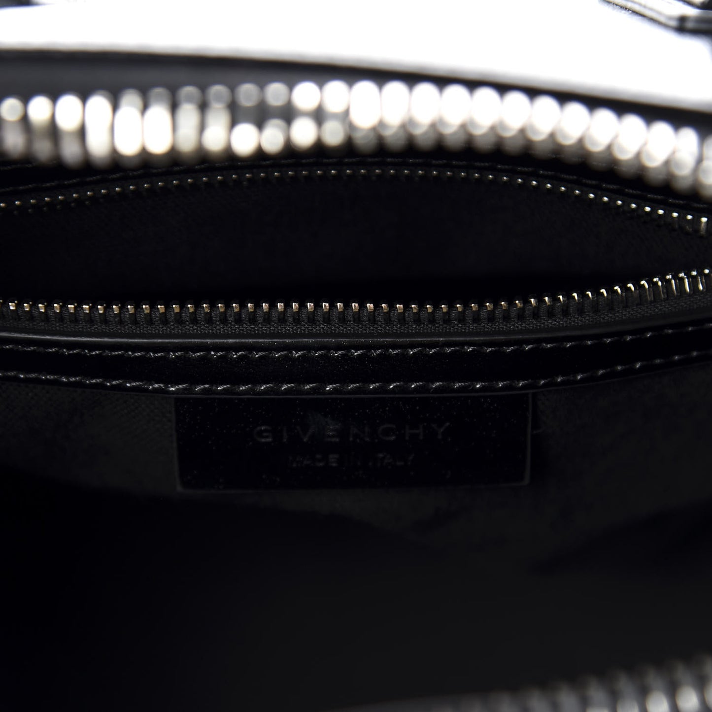 Shiny Lord Calfskin Small Antigona Black