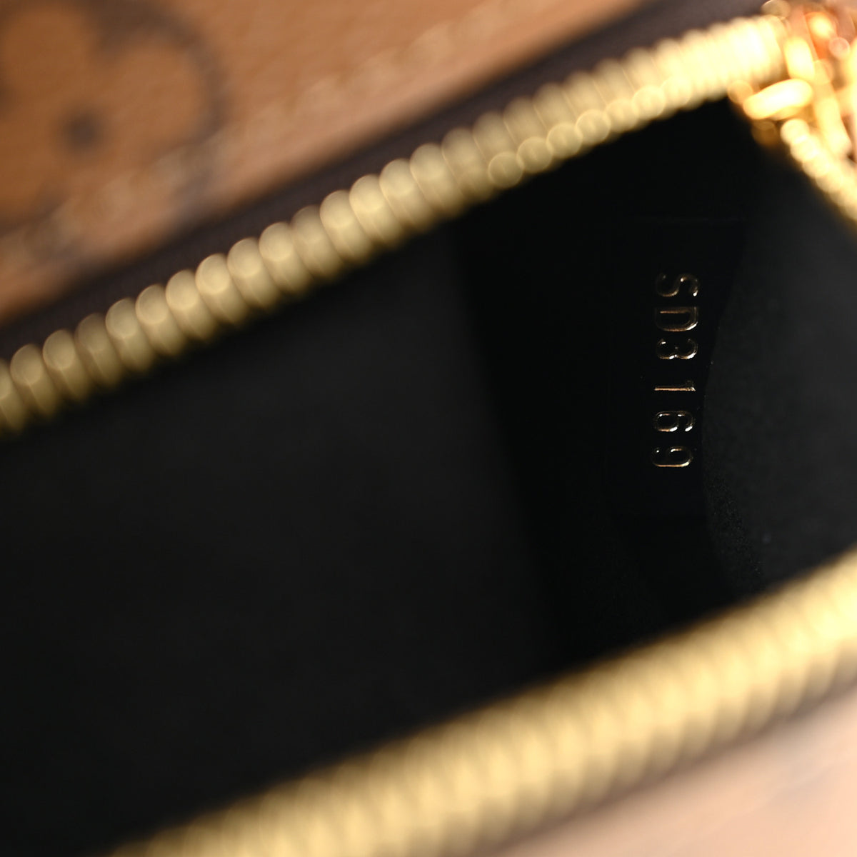 Reverse Monogram Pochette Metis
