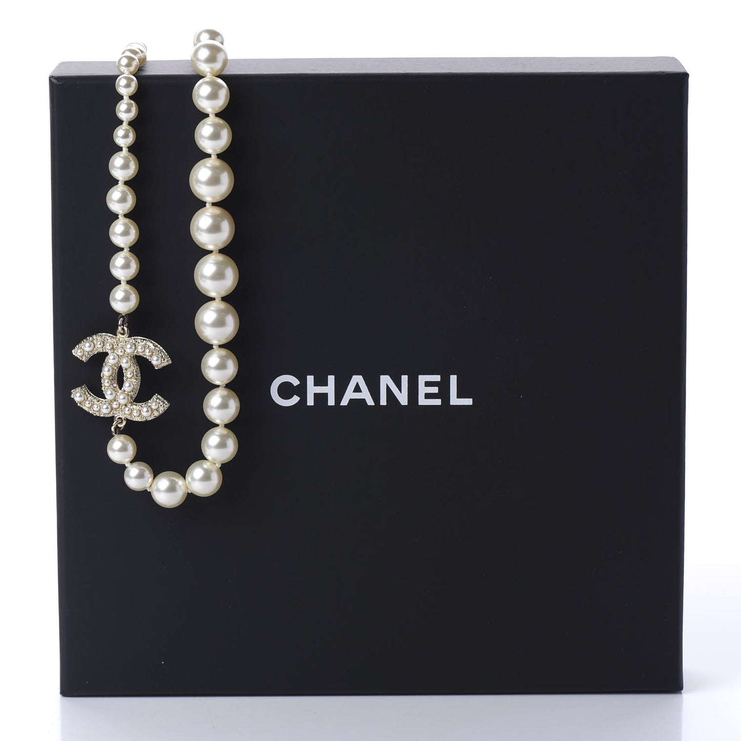 Graduated Pearl CC Short Necklace Gold