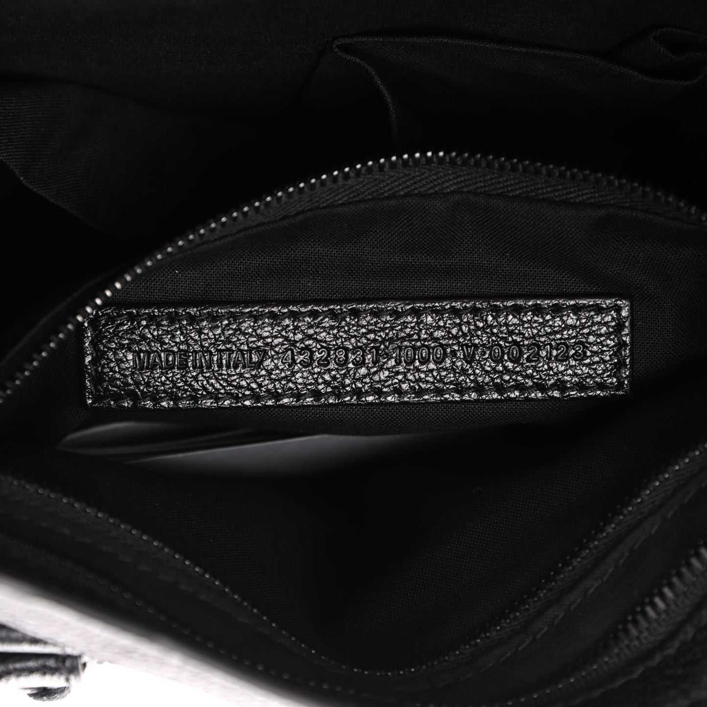 Chevre Black Metallic Edge Hardware S City Black