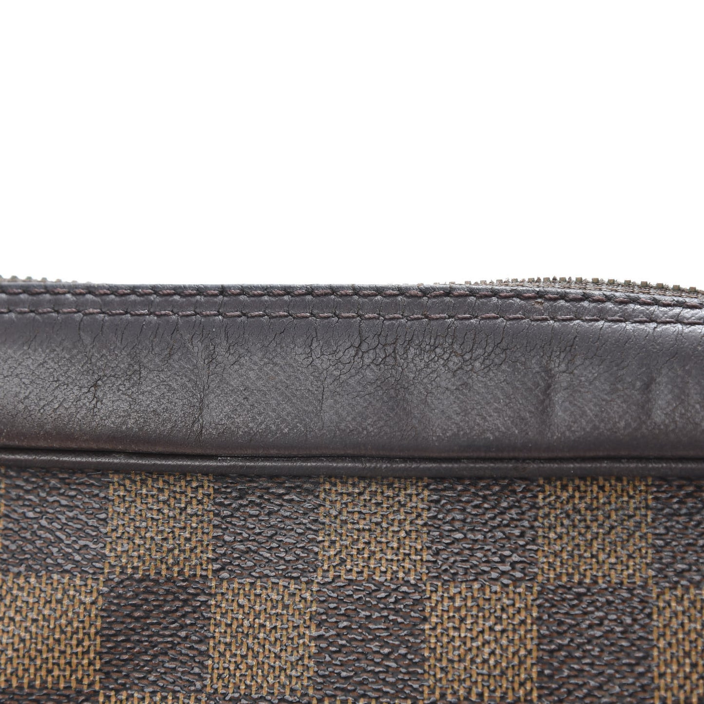 Damier Ebene Trousse Toilette 28