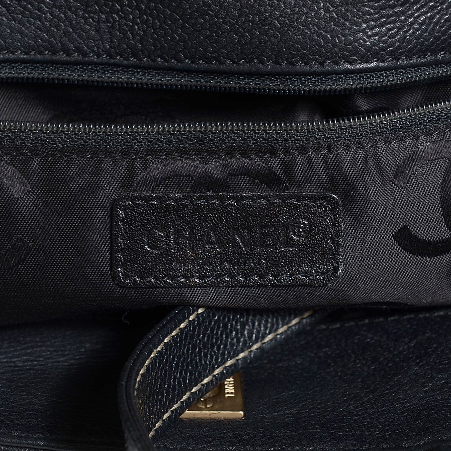 Caviar Shoulder Bag Black