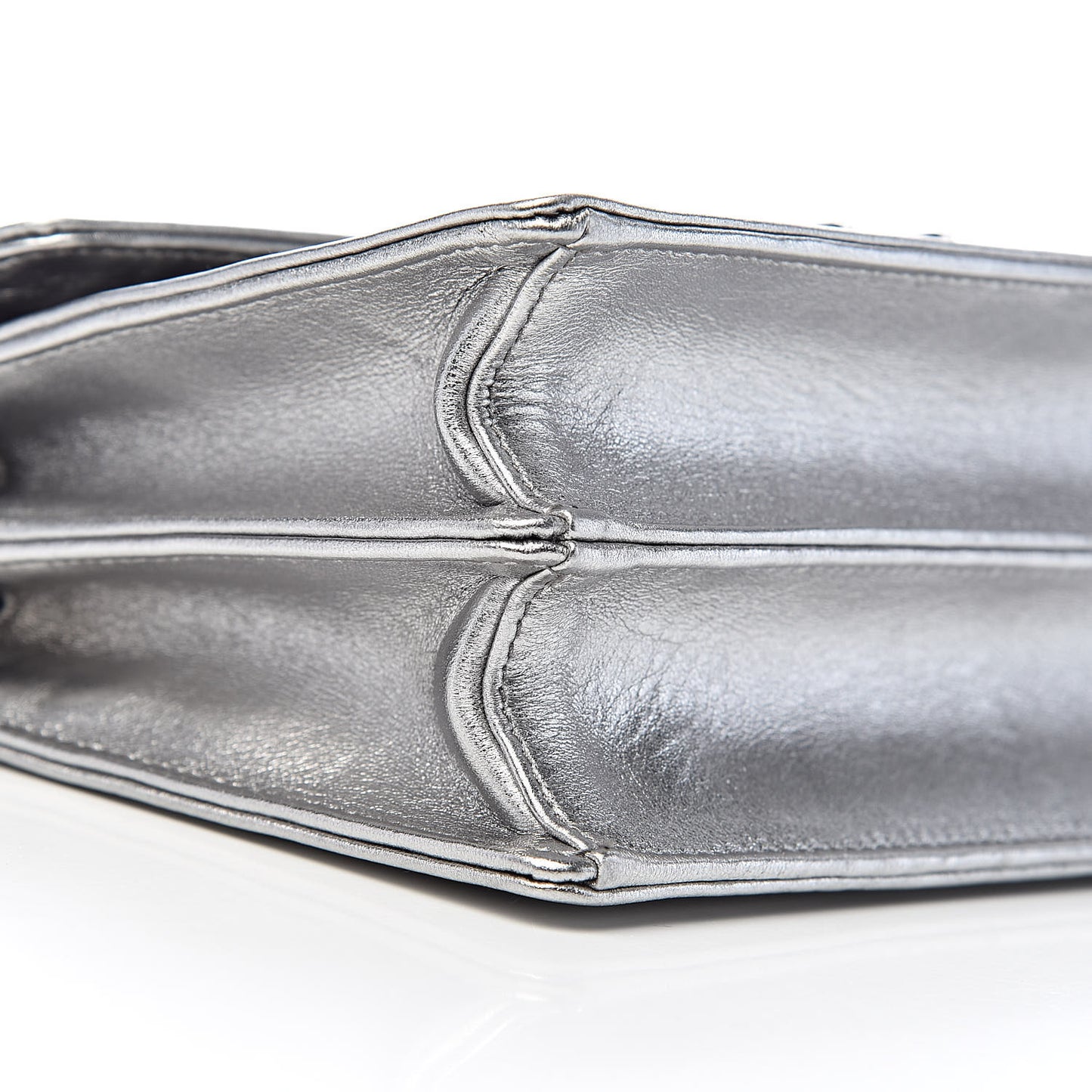 Metallic Lambskin Confidential Matelasse Chain Shoulder Bag Cromo