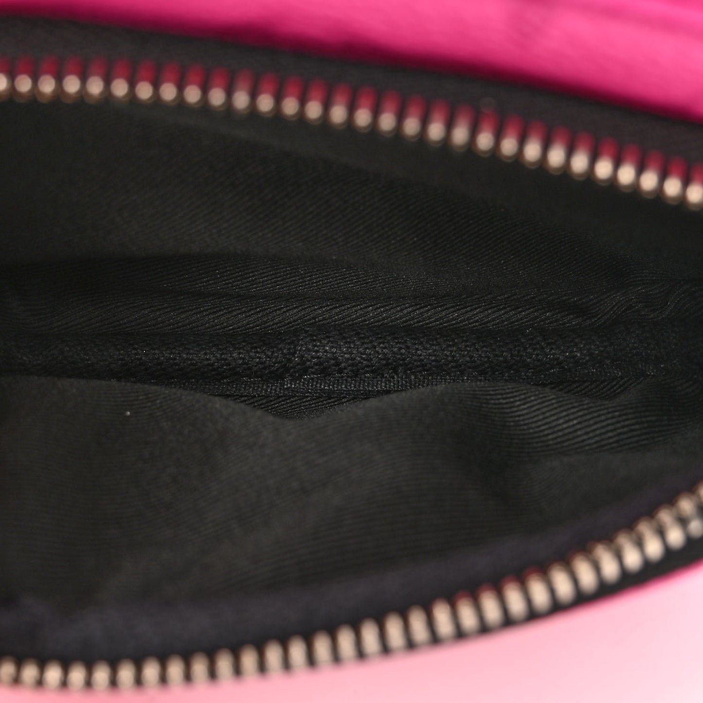 Taigarama Outdoor Pouch Fuchsia