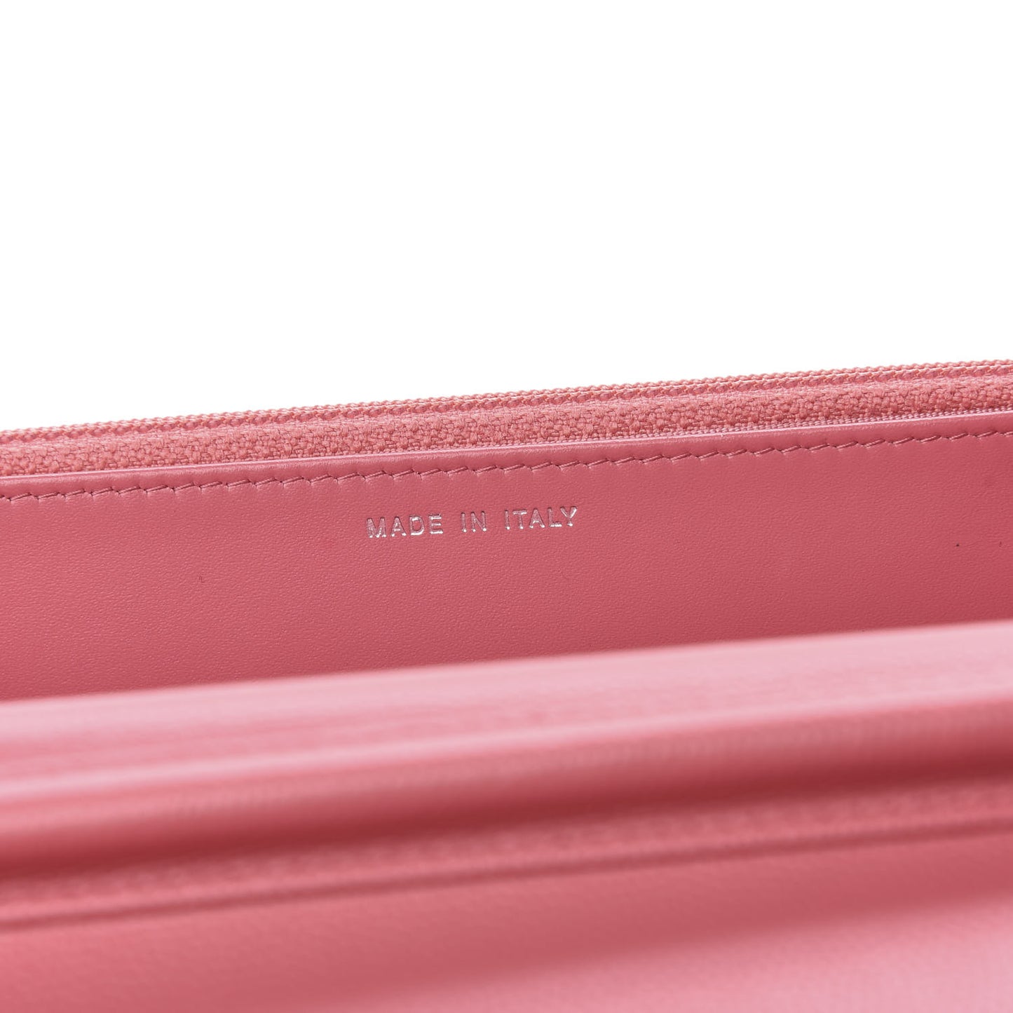 Caviar Chevron Quilted Wallet On Chain WOC Pink