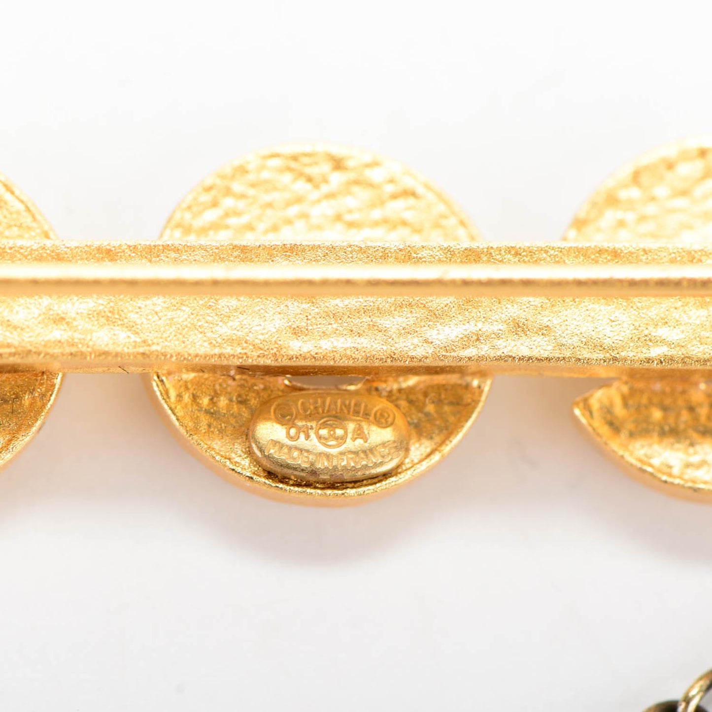 Pearl Coco CC Brooch Gold