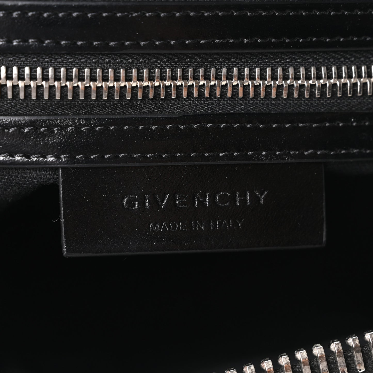 Shiny Lord Calfskin Medium Antigona Black
