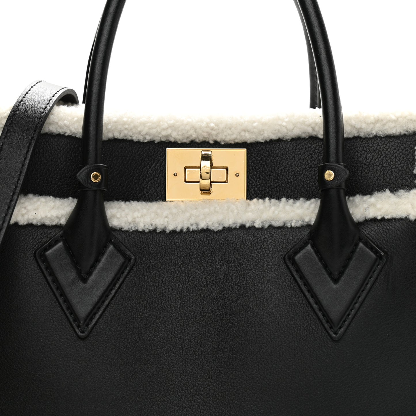 Grained Calfskin Shearling On My Side MM Black