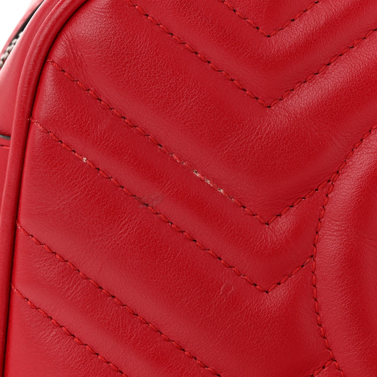 Calfskin Matelasse Small GG Marmont Chain Shoulder Bag Hibiscus Red