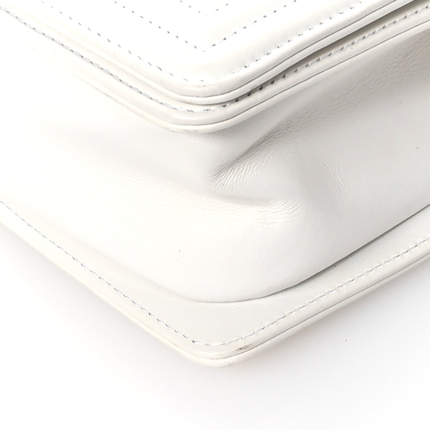 Calfskin Pearl Medium Boy Flap White