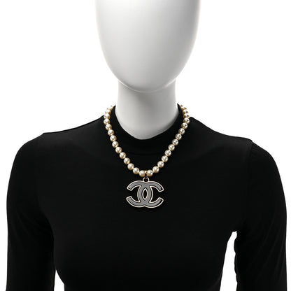 Chanel Pearl Resin CC Short Necklace Gold Black 2 of 5
