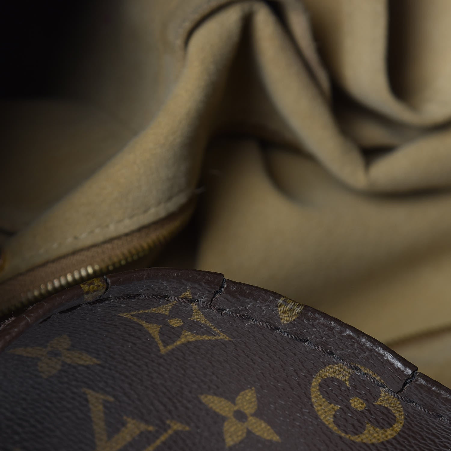 Louis Vuitton Monogram Artsy MM 8 of 18