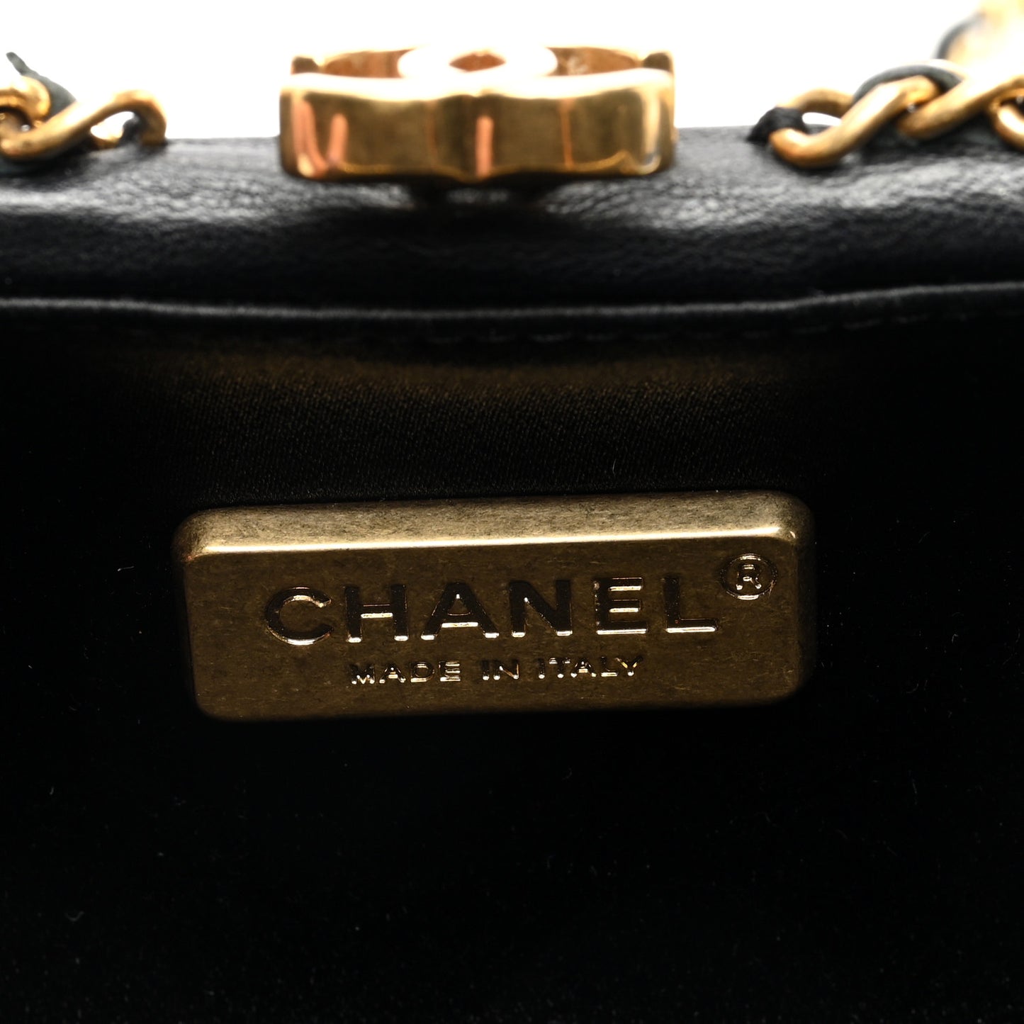 Lambskin Quilted Chain Around Clutch Black