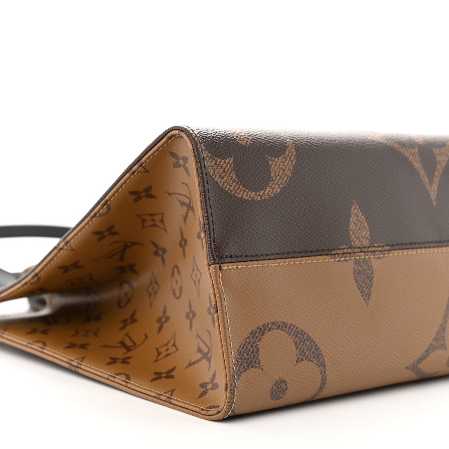 Reverse Monogram Giant Onthego MM