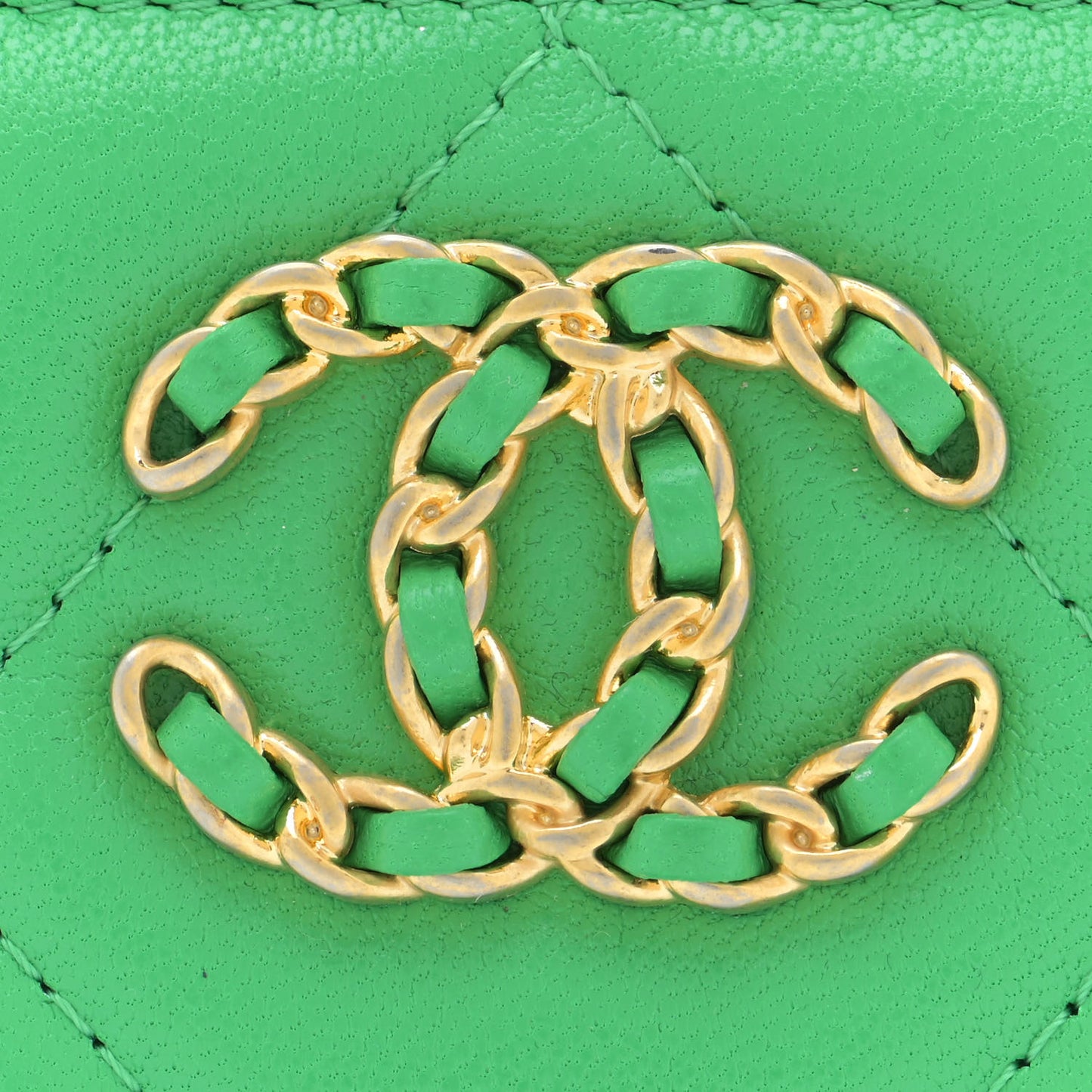 Lambskin Quilted Chanel 19 Card Holder Green