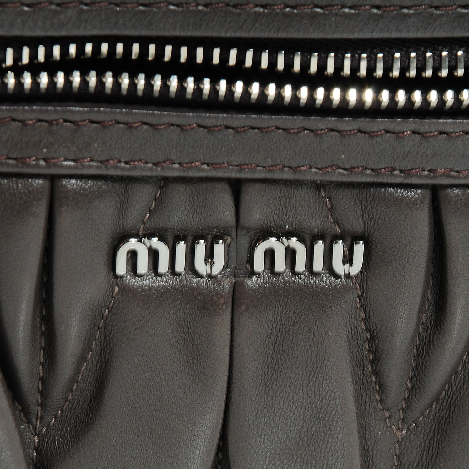 Miu Miu Leather Matelasse Shoulder Bag Grigio 7 of 9