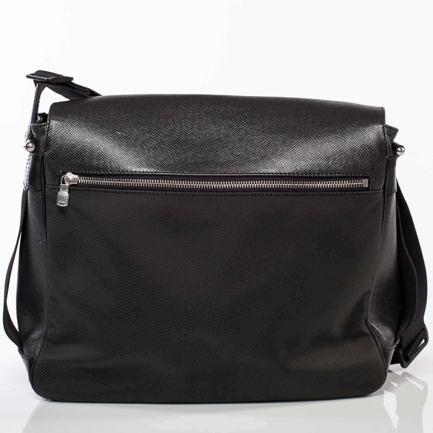 Louis Vuitton Taiga Viktor Messenger Bag 3 of 9