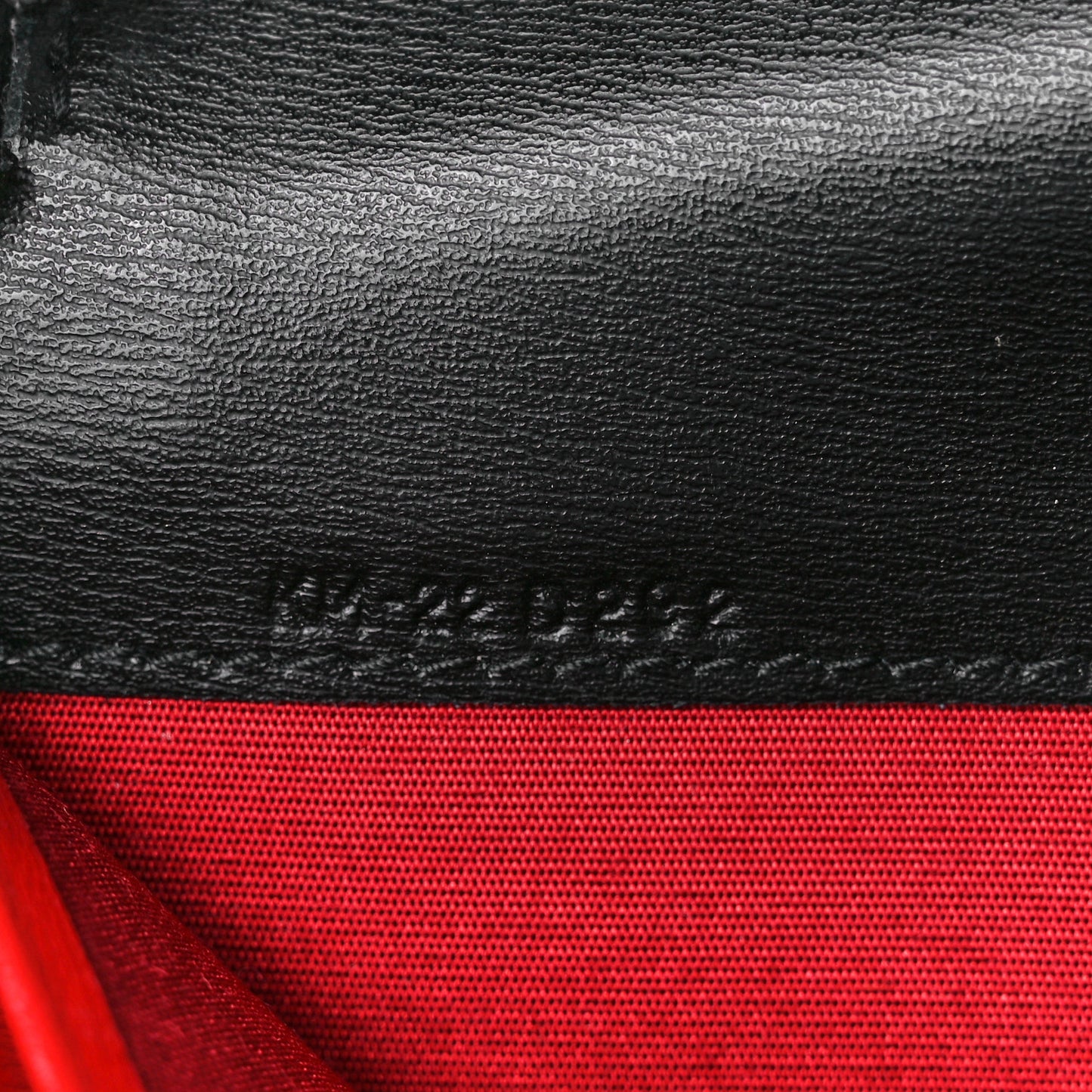 Calfskin City Wallet On Chain Black Lipstick