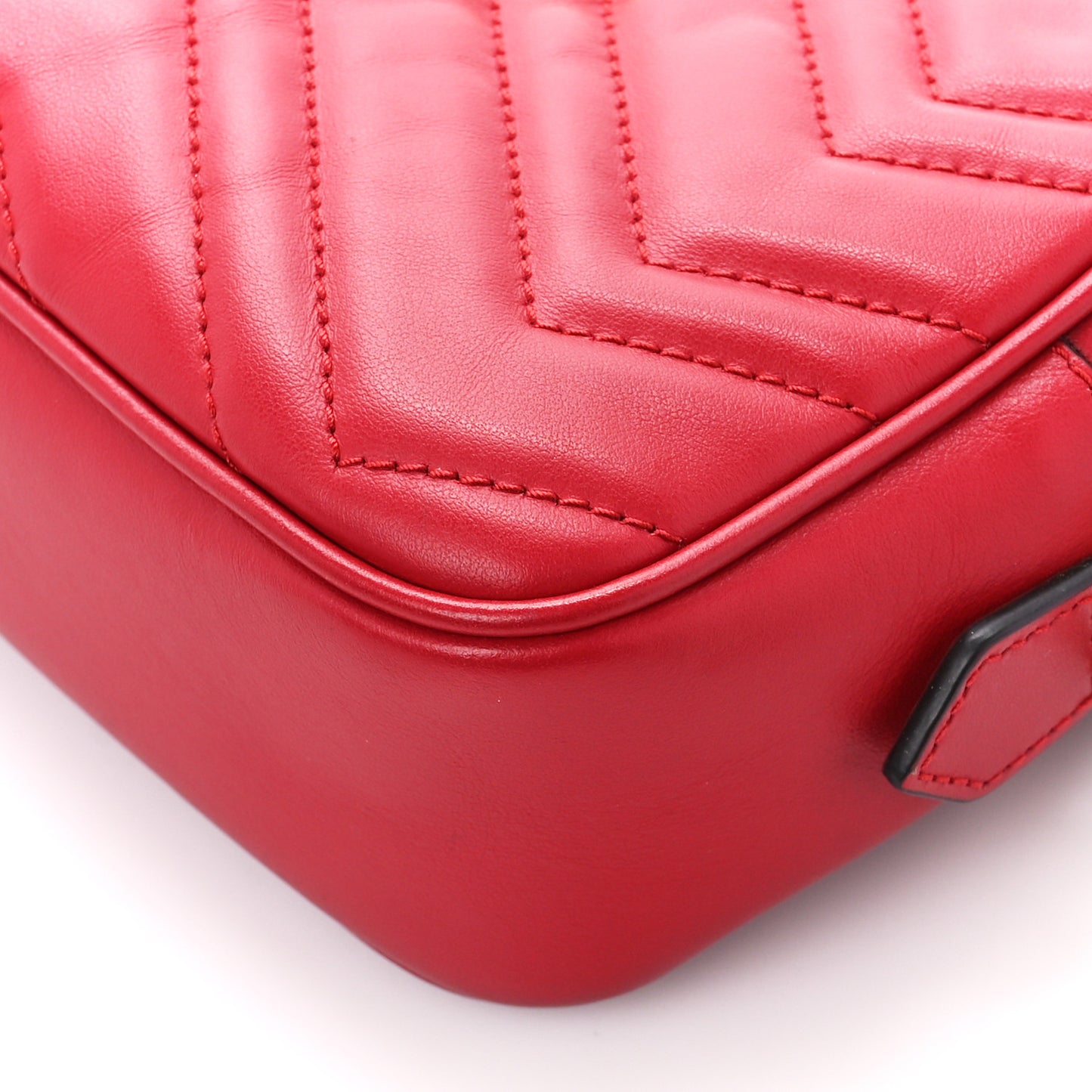 Calfskin Matelasse Mini GG Marmont Chain Shoulder Bag Hibiscus Red