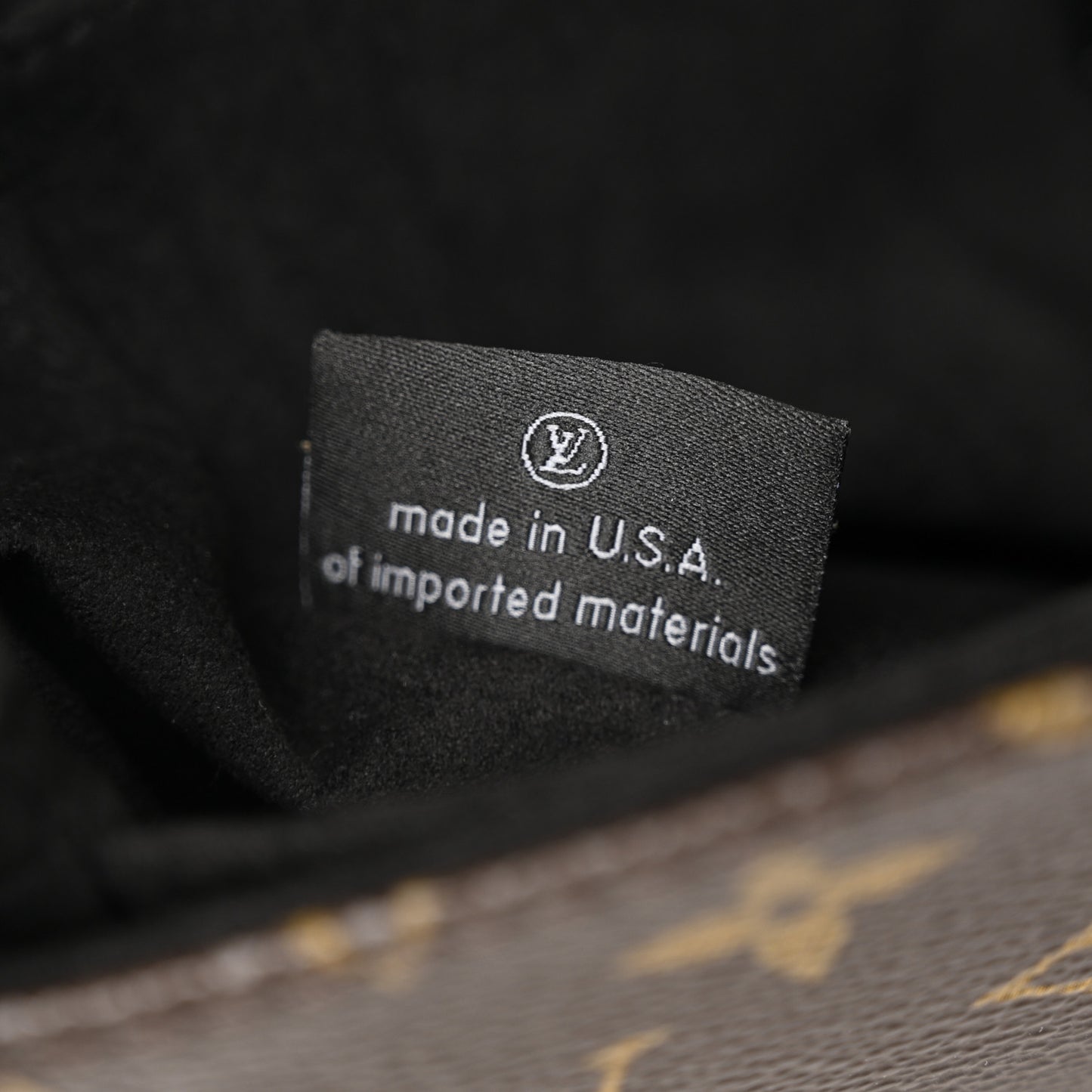 Reverse Monogram Pochette Metis