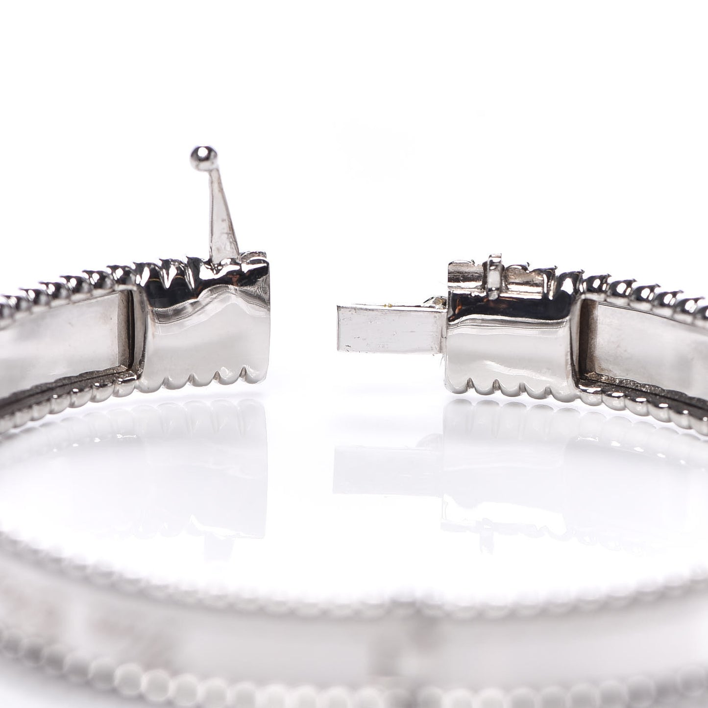 18K White Gold Perlee Signature Bangle Bracelet S