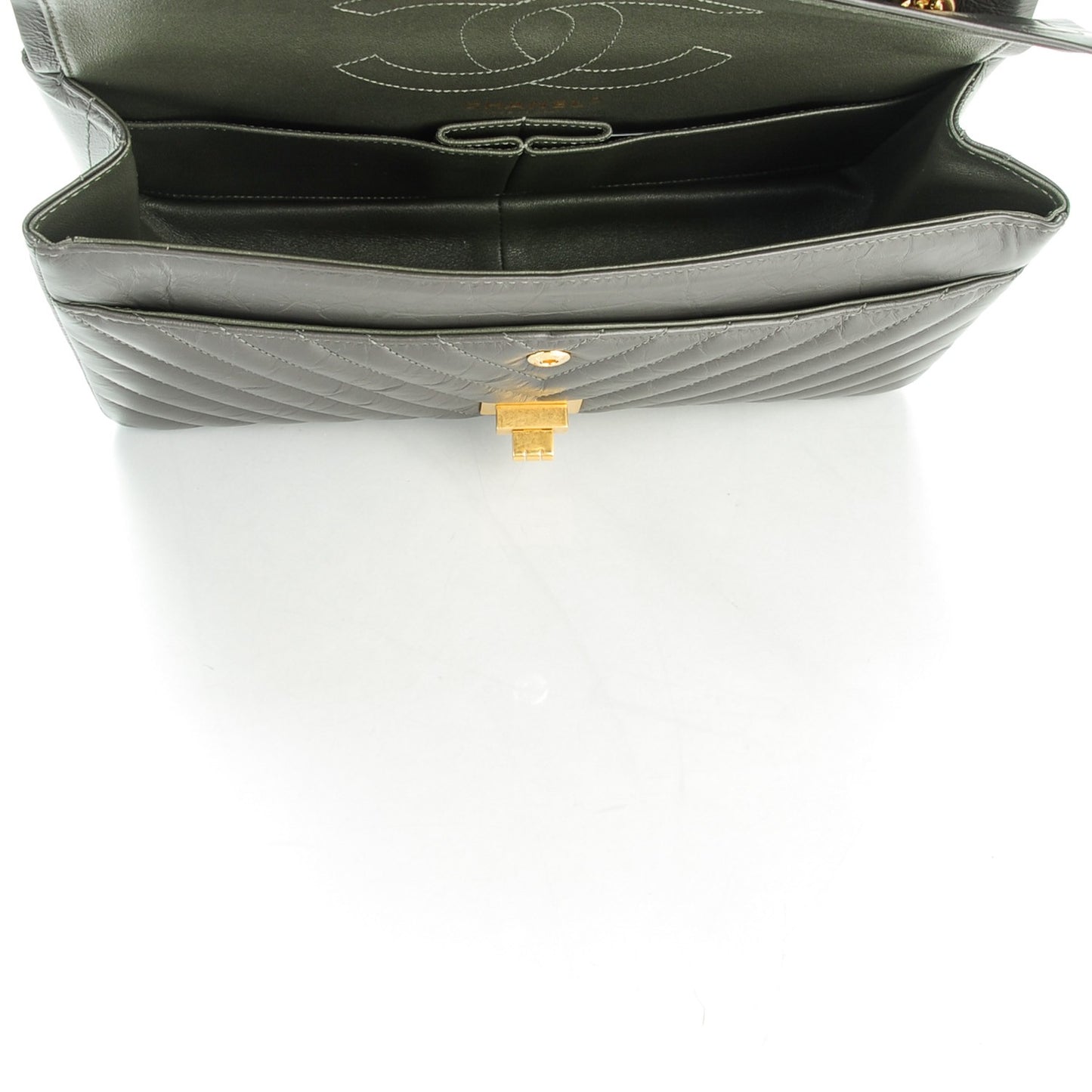 Aged Calfskin Chevron 2.55 Reissue 226 Dark Grey