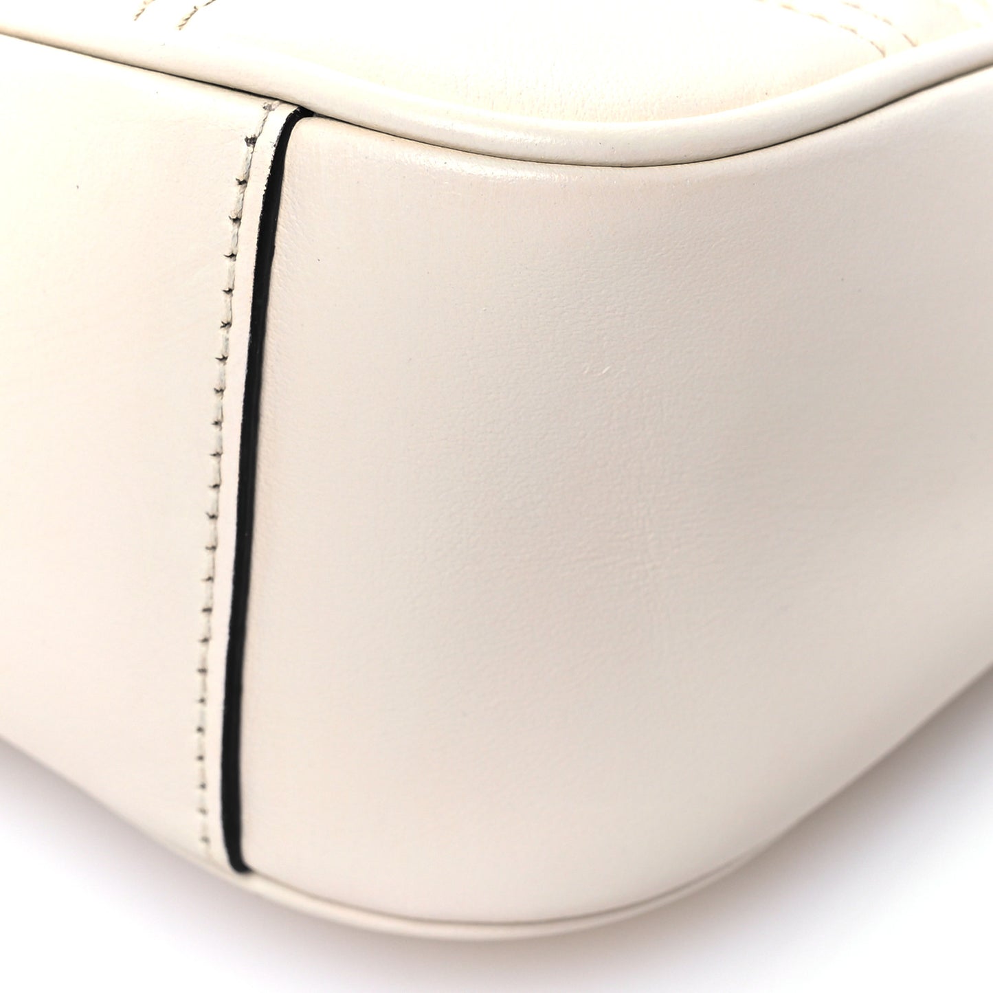 Calfskin Matelasse Small GG Marmont Shoulder Bag White
