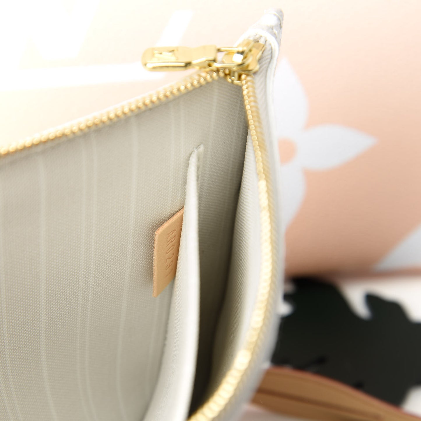 Monogram Giant By The Pool Neverfull MM Brume