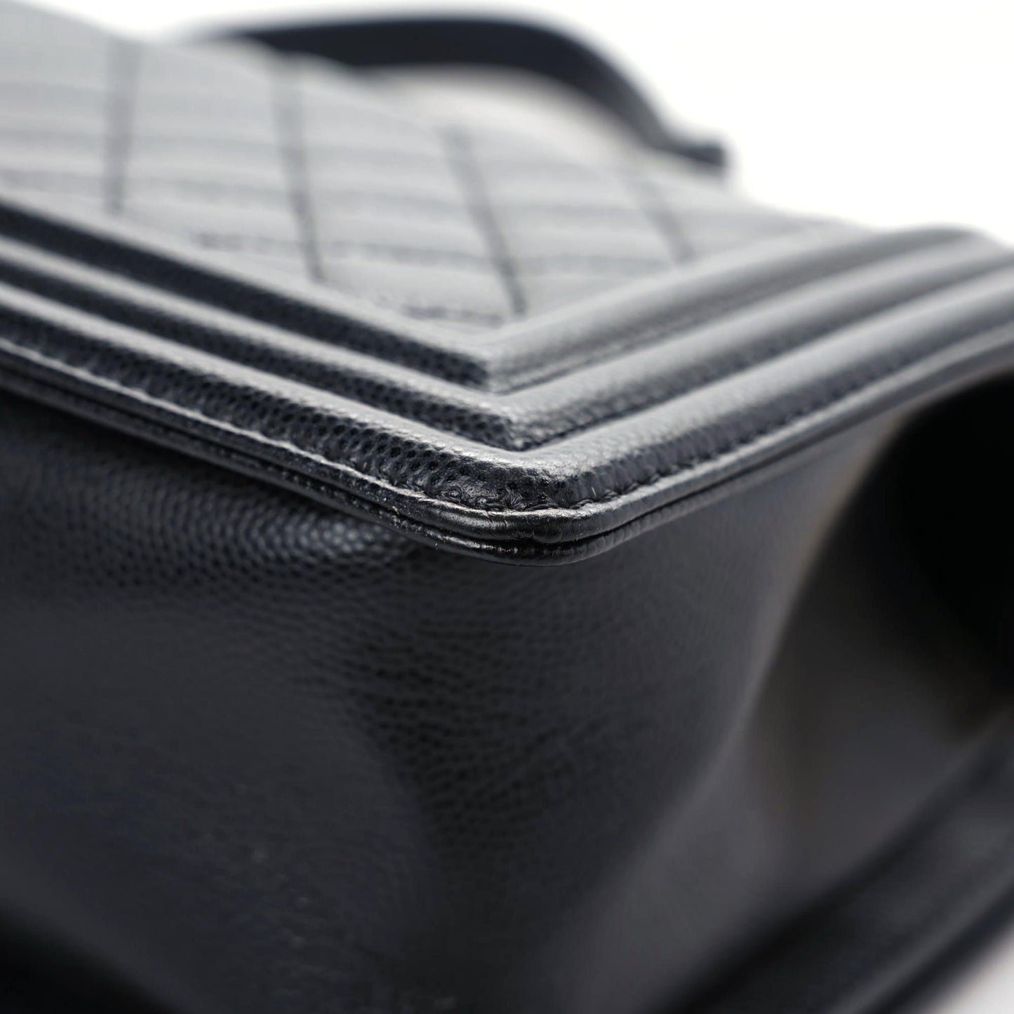 Caviar Quilted Medium Boy Flap Black