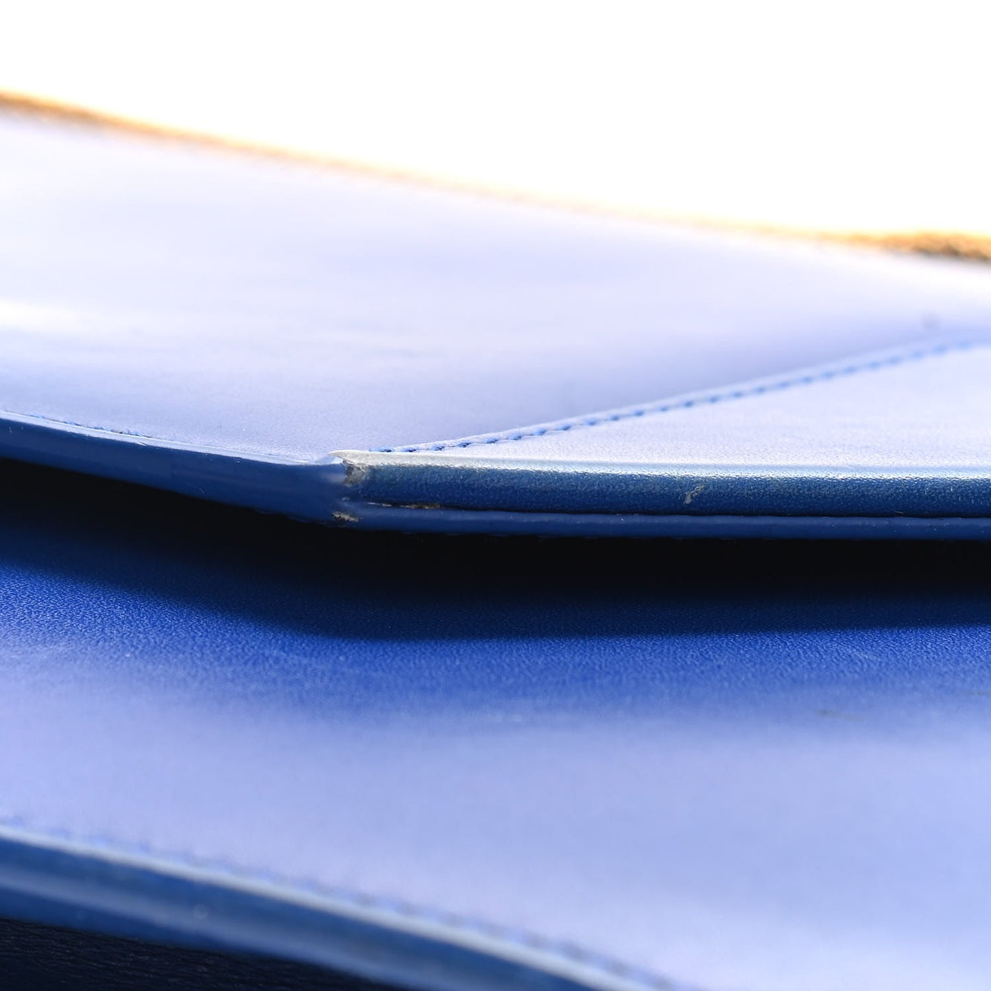 Calfskin Medium Classic Betty Blue