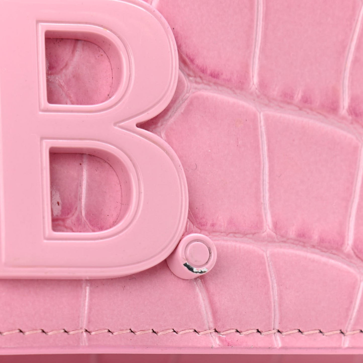 Patent Crocodile Embossed B Wallet On Chain Pink