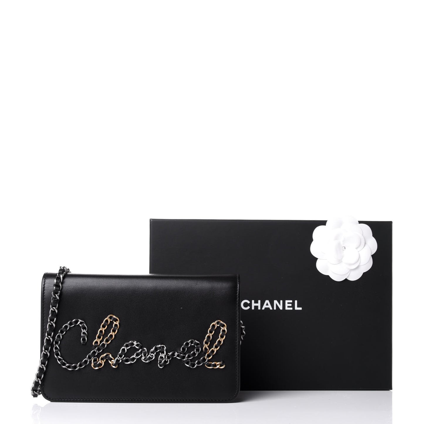 Calfskin Chain 20s Signe Wallet on Chain WOC Black