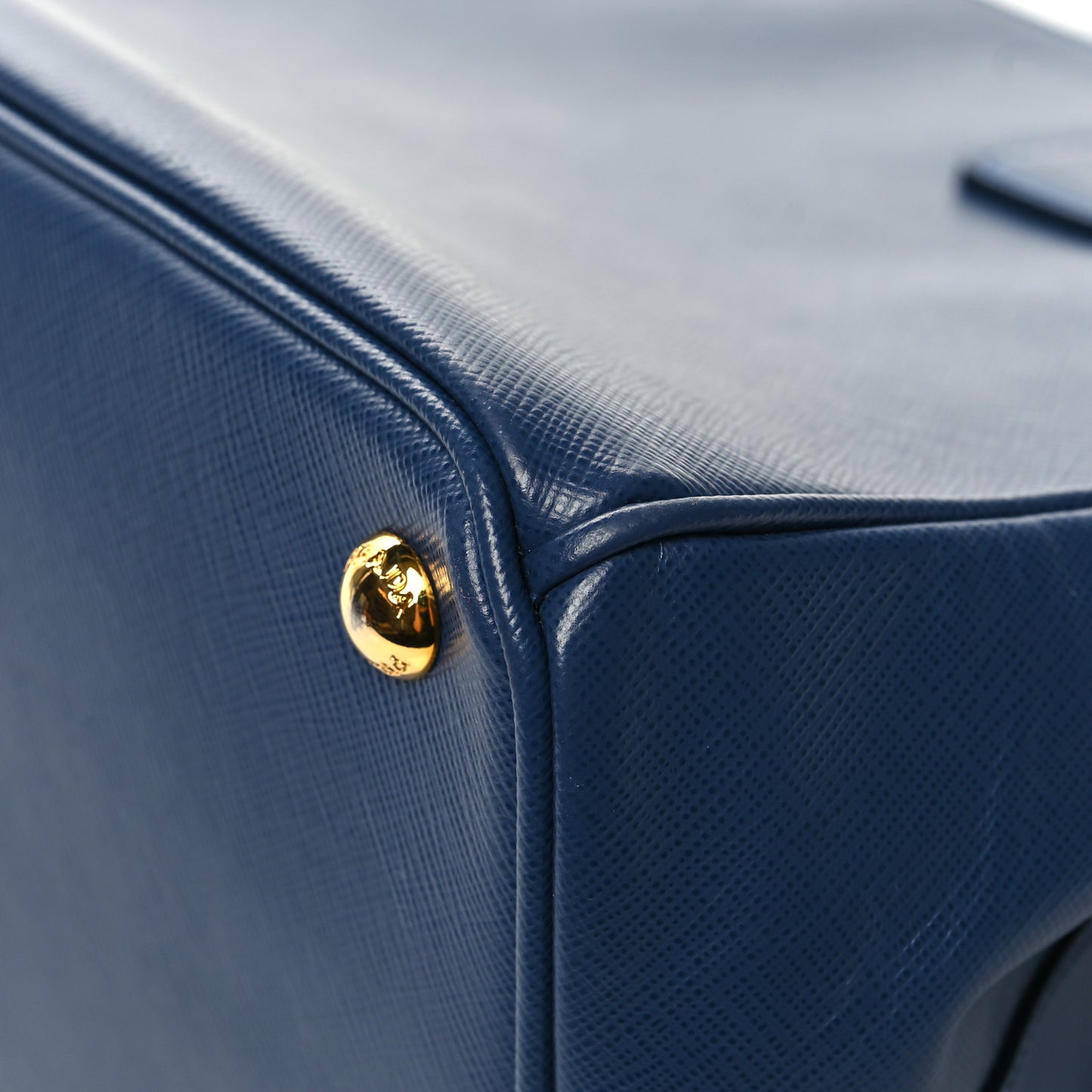 Saffiano Medium Galleria Double Zip Tote Bluette