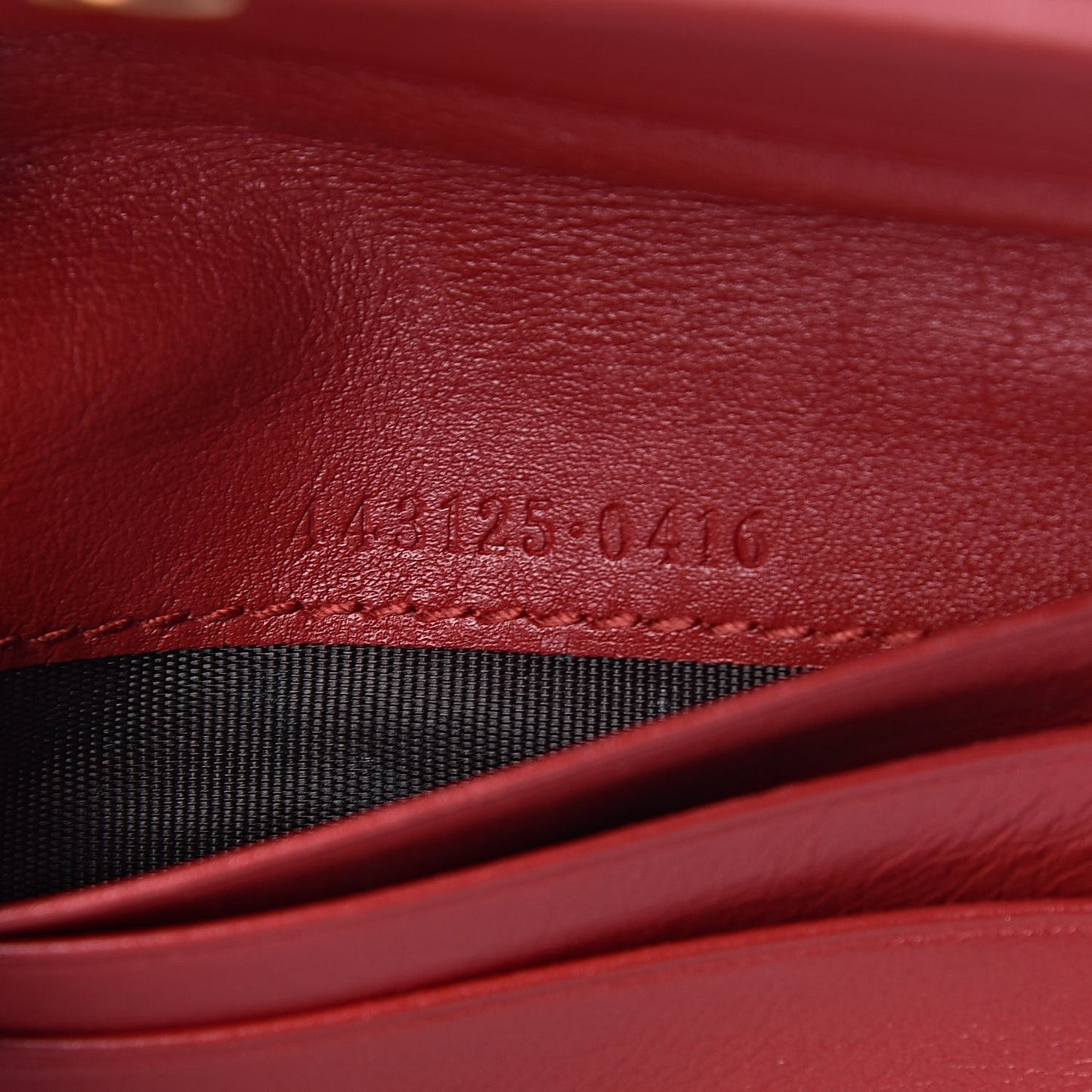 Calfskin Matelasse GG Marmont Card Case Hibiscus Red