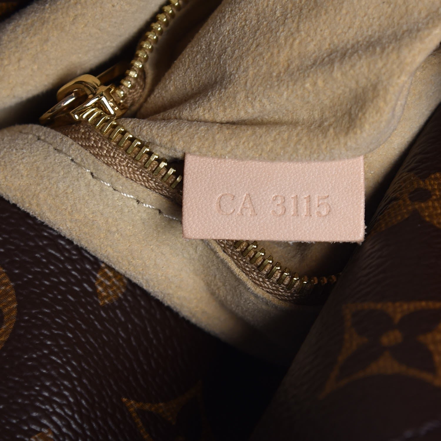 Louis Vuitton Monogram Artsy MM 7 of 7
