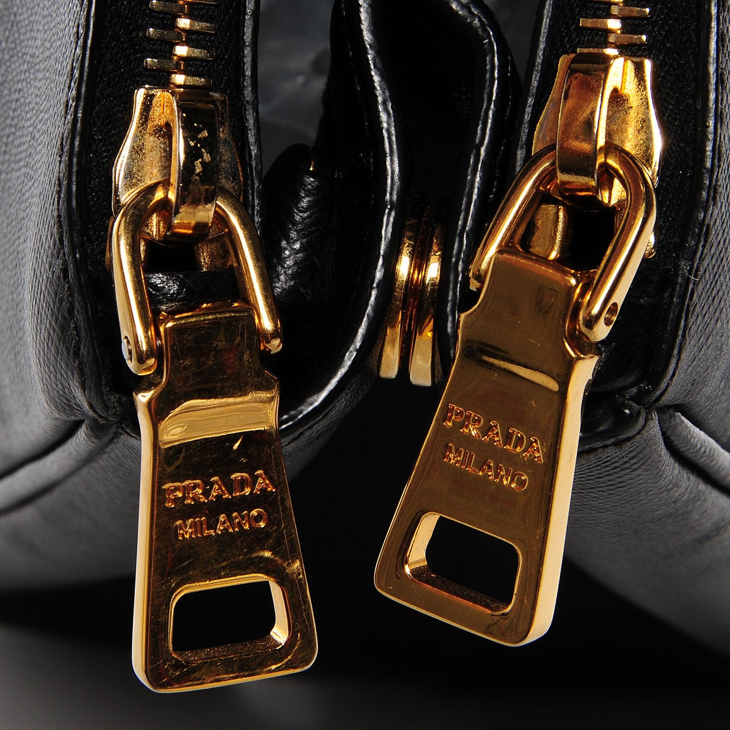 Saffiano Lux Medium Double Zip Tote Nero Black