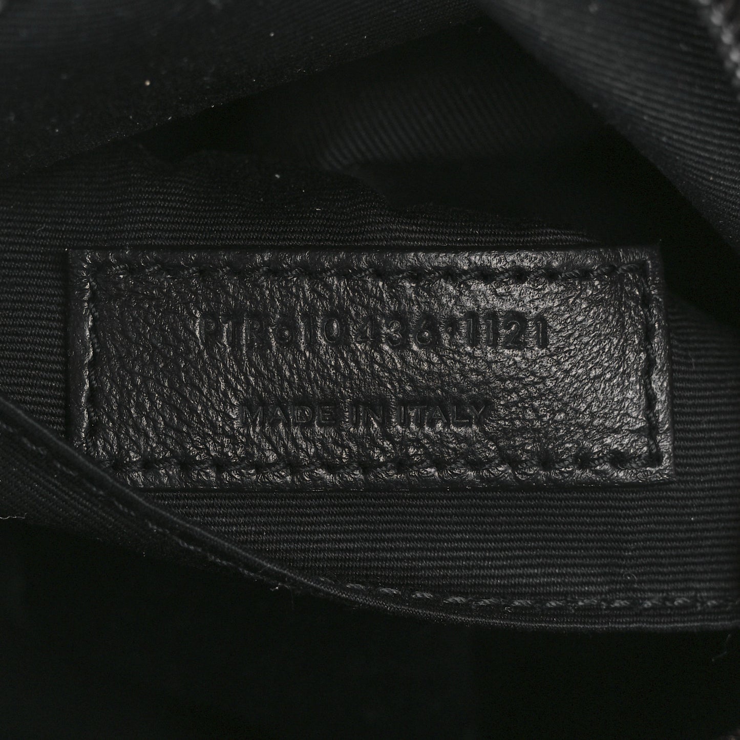 Calfskin Matelasse Chevron Round Vinyle Camera Bag Black