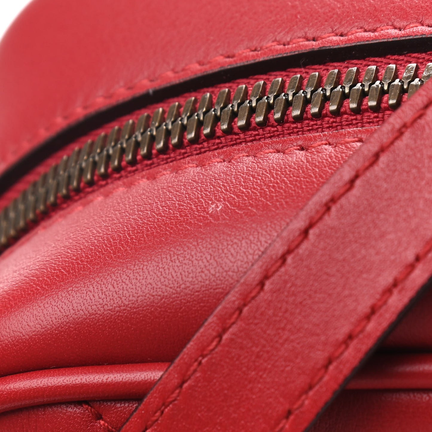 Calfskin Matelasse Small GG Marmont Chain Shoulder Bag Hibiscus Red