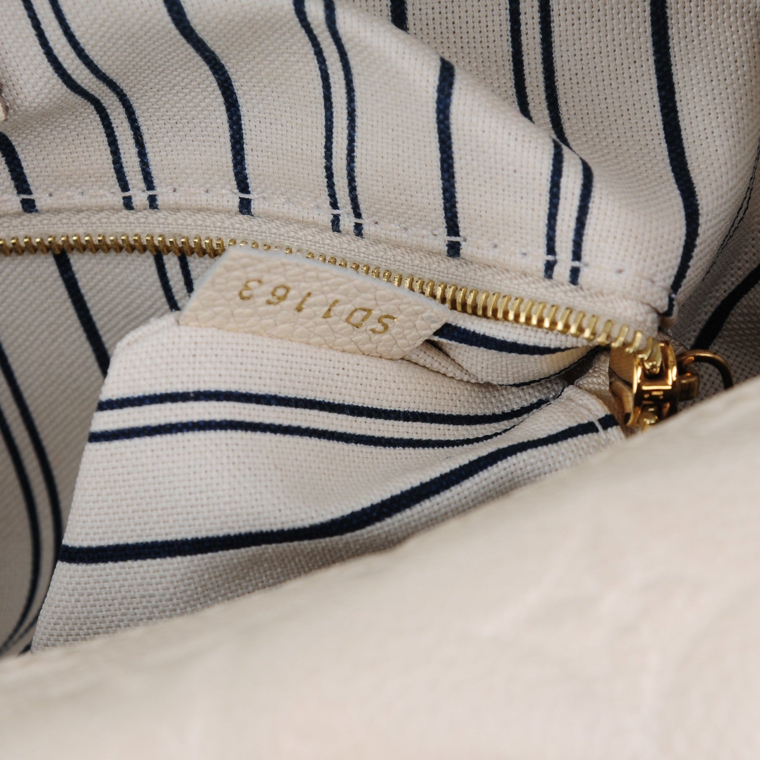 Louis Vuitton Empreinte Speedy Bandouliere 30 Neige 8 of 10