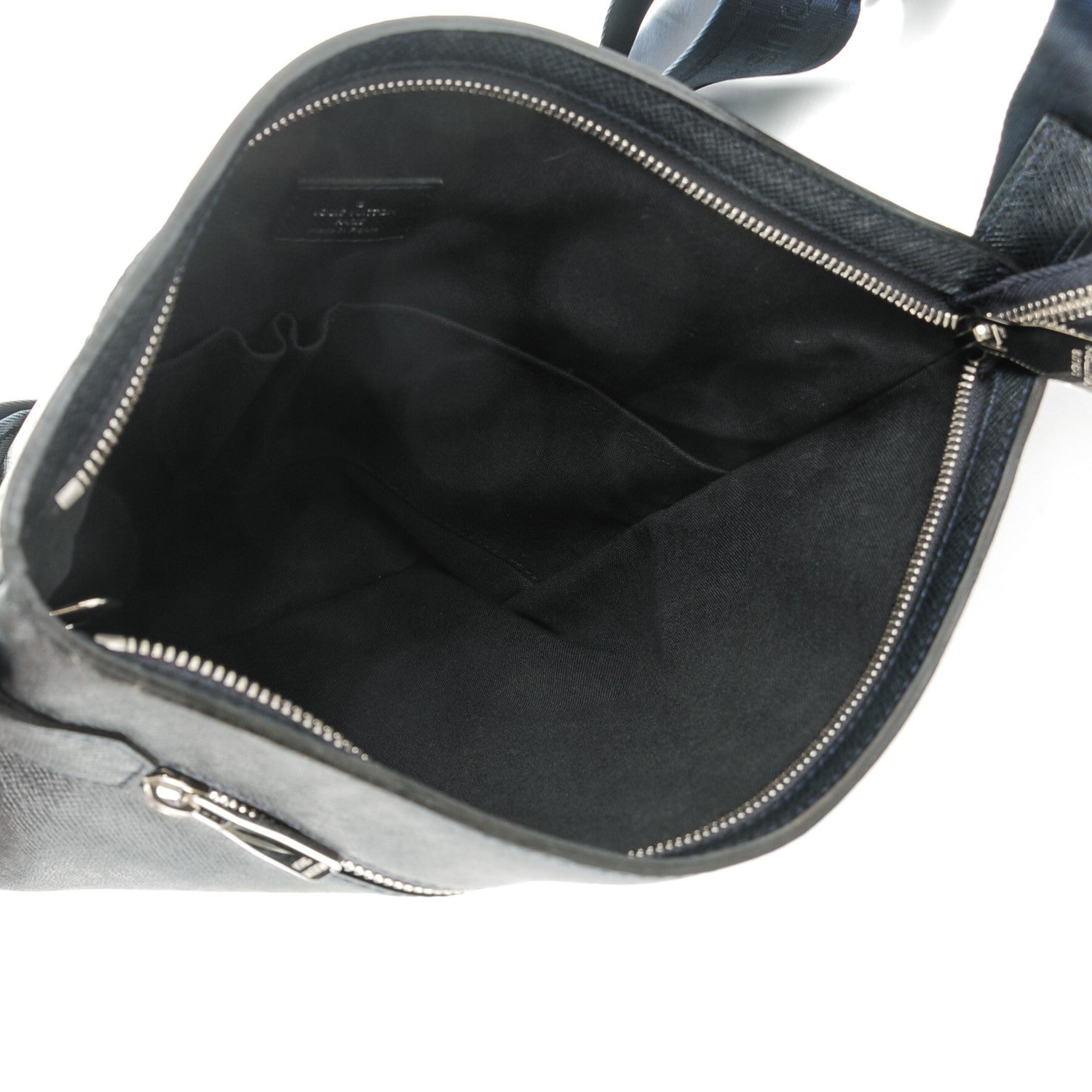 Louis Vuitton Taiga Sasha Boreal 5 of 7