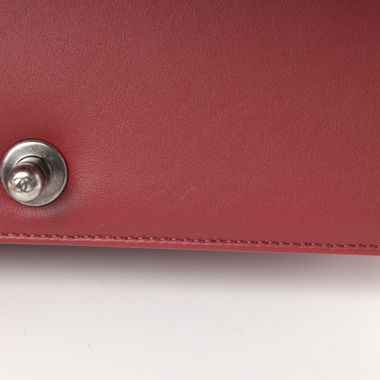 Lambskin Chevron Quilted Medium Boy Flap Red