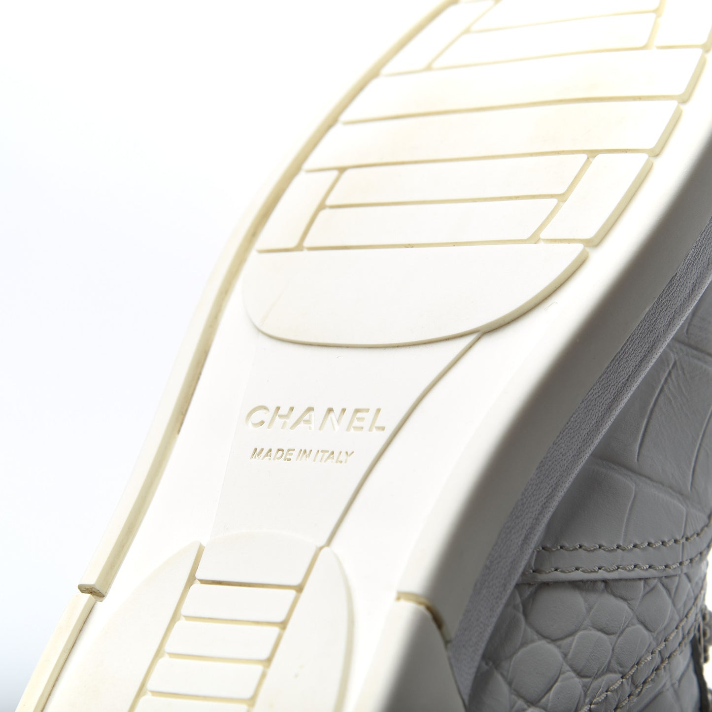 Calfskin Crocodile Embossed Cocodile High Top Sneakers 36 White
